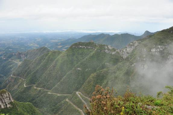 A famosa estrada da Serra do Rio do Rastro, na região de Urubici - SC
